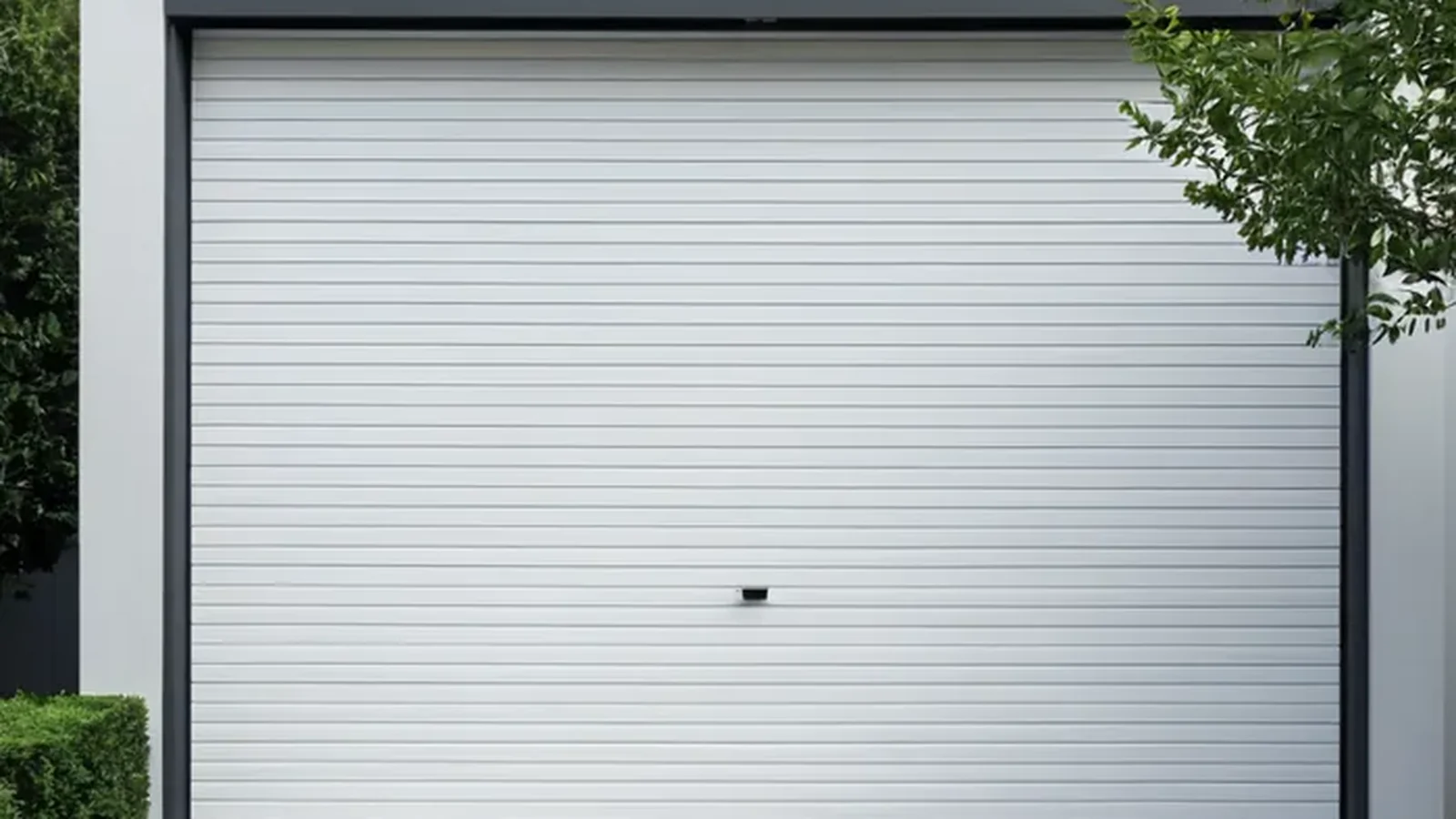 Garage avec éclairage chaleureux pour moto sportive
